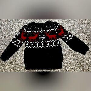 Unisex sweater. Size: 5T-6yo. H&M